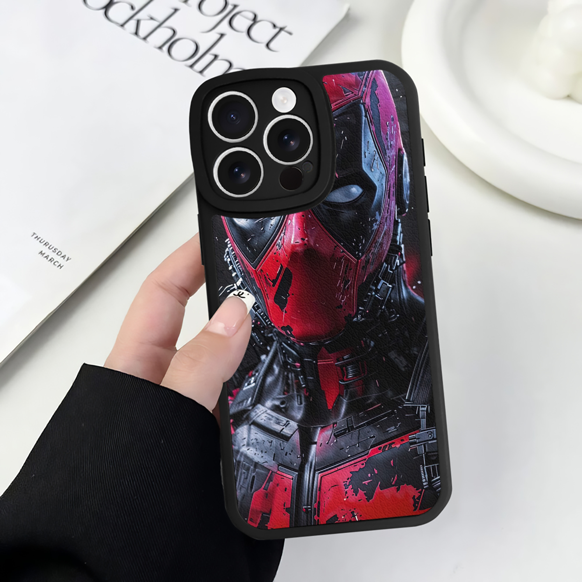 （画像用） Deadpool デッドプール 【iPhone 16シリーズ対応】シリコンスマホケース（レザー調） 材質：シリコン